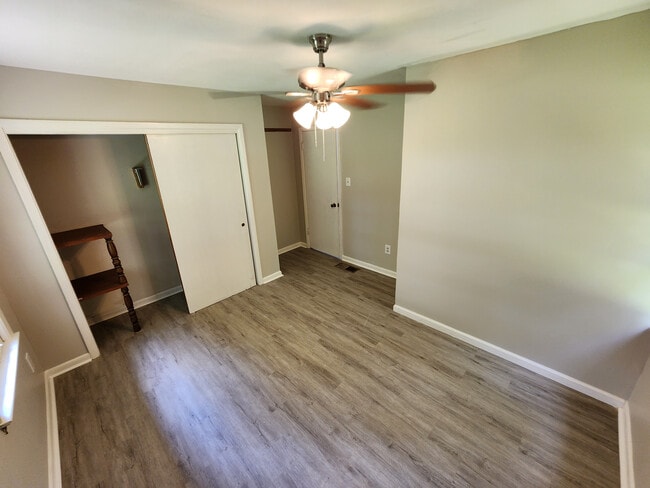 Building Photo - Room in House on Danforth Rd SW