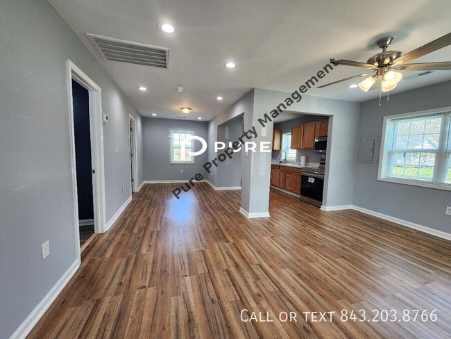 Building Photo - Available now!! Single-family detached in ...