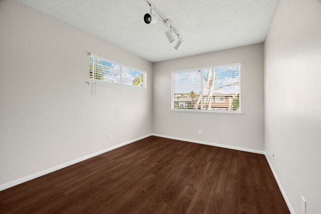 Building Photo - Tri Level 4 bedroom plus Family Room in Yorba Linda