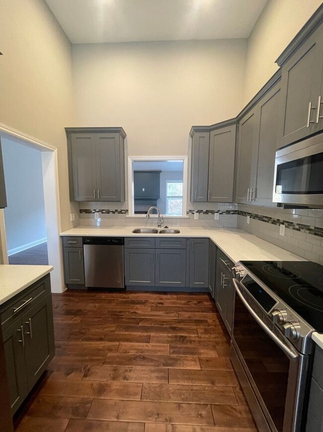 Building Photo - 4 Bedroom + Finished Basement for Rent in Ooltewah