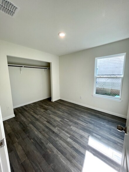 Building Photo - 1114 Chestnut St