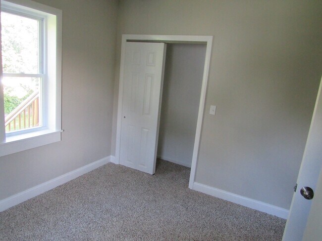 Building Photo - 19 Chapman St