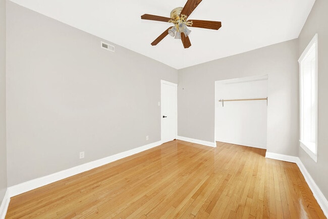 Building Photo - 1121 W Columbia Ave