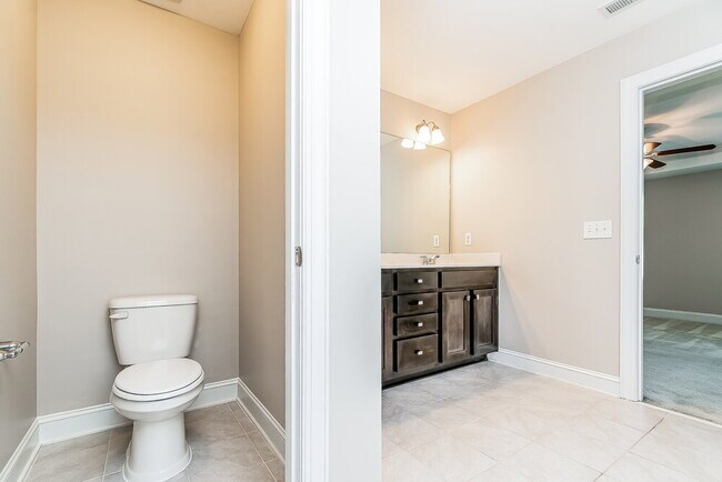 Building Photo - 61 Roterham Dr