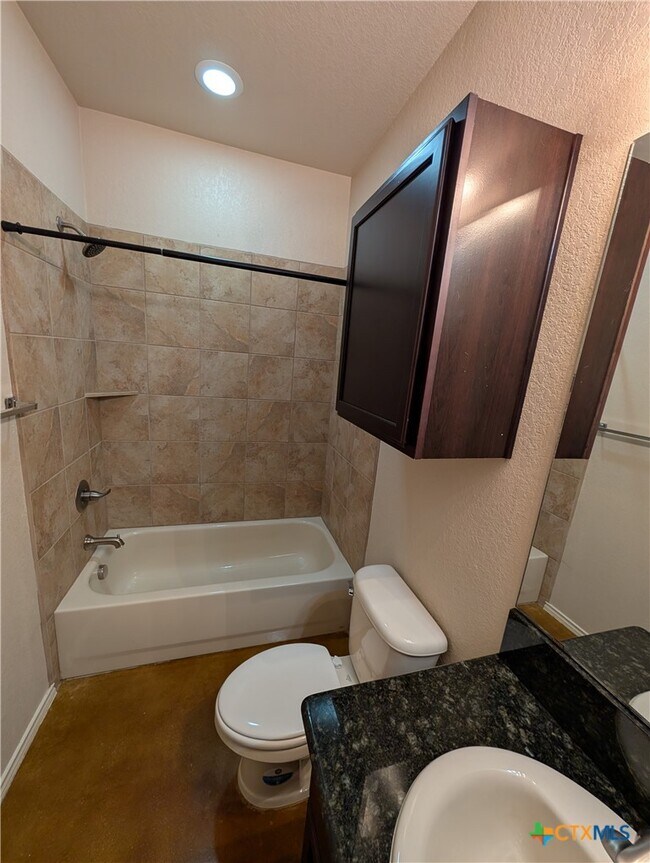 Building Photo - 229 Anne Louise Dr