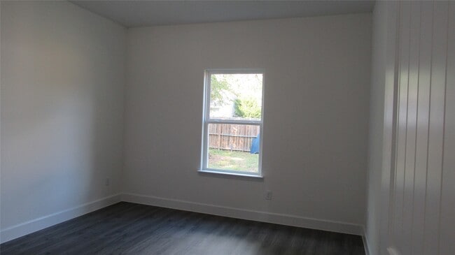 Building Photo - 401 Deep Woods Ln