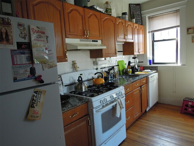 Primary Photo - 1414 Commonwealth Ave