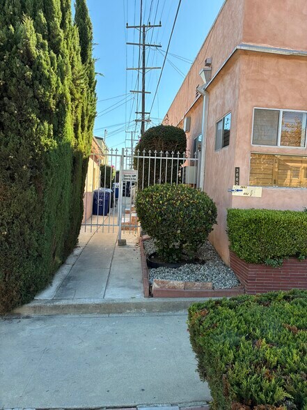 Building Photo - 3664 W 54th St