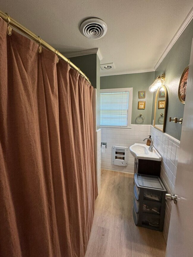 Building Photo - Coming Soon: Spacious 3 Bedroom 2 Bath-Hom...