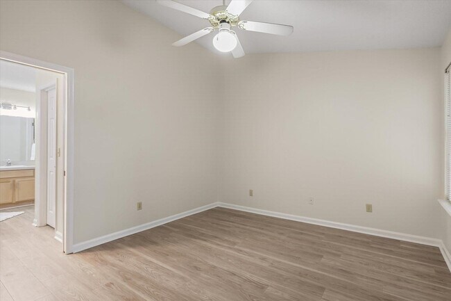 Building Photo - 3588 Wexford Ct