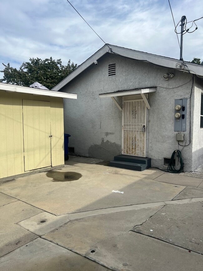 Building Photo - 9807 San Antonio Ave