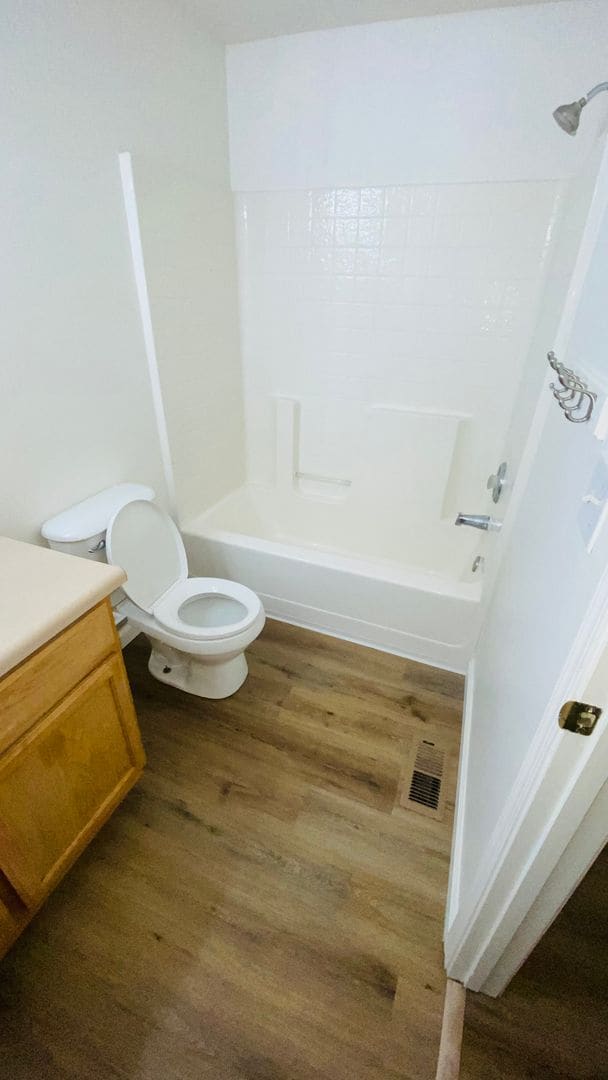 Building Photo - Gorgeous Remodeled Spacious 4 bedroom