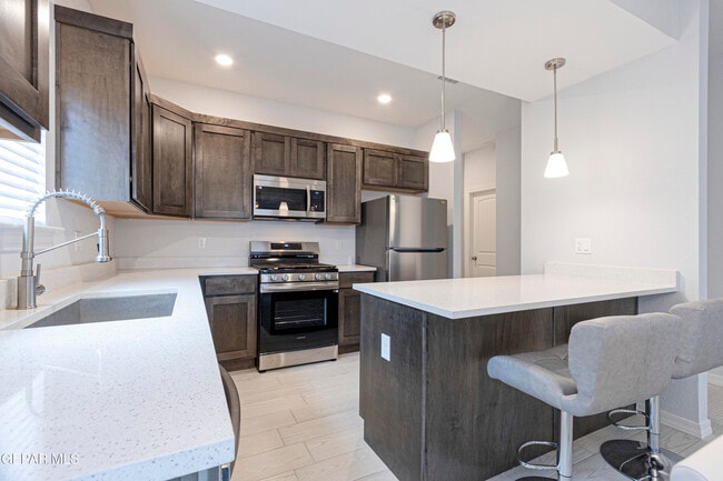 Building Photo - 546 Spanish Oak Dr