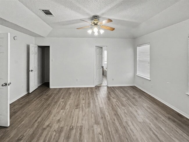 Building Photo - 611 Mariposa Dr