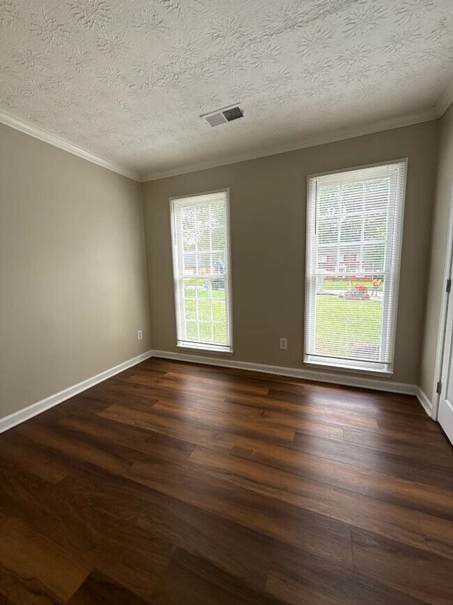 Building Photo - Beautiful 4 Bedroom Lithonia Home!