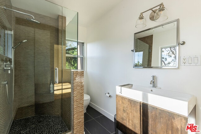 Building Photo - 3424 Primera Ave