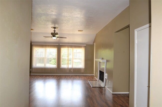 Building Photo - 2818 Russett Pl W