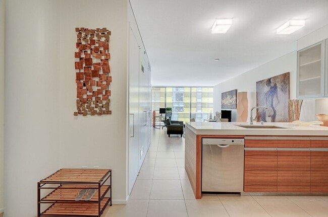 Building Photo - Veer Towers 2010E- Stunning Strip/City Views from this 1bd/1ba, Fully Furnished Residence