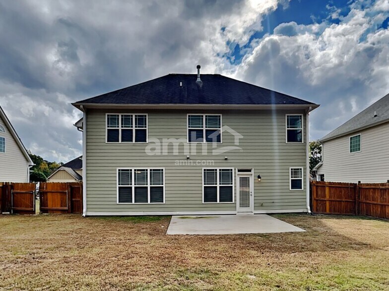 Building Photo - 145 Summit Point Dr