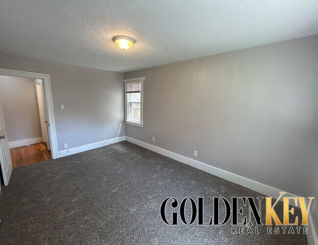 Building Photo - 15745 Cherrylawn St