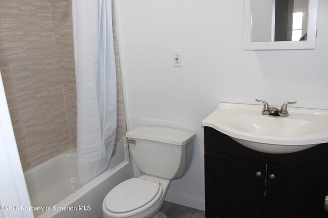 Building Photo - 215 Ferdinand St