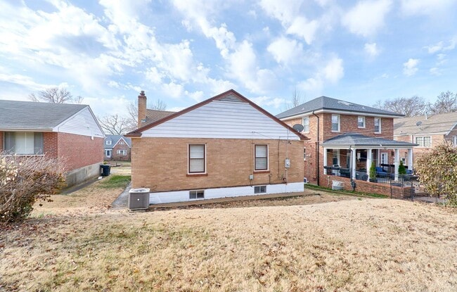 Building Photo - 7361 Melrose Ave