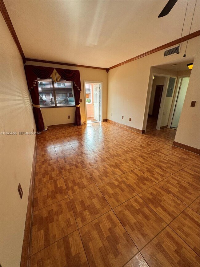 Building Photo - 8013 Lake Dr