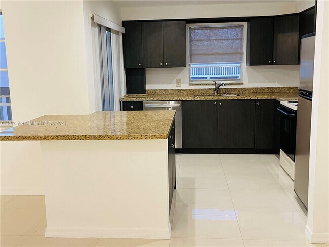 Building Photo - 180 NE 12th Ave