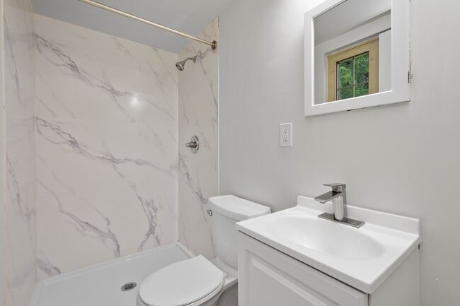 Building Photo - READY FOR MOVE IN! NEWLY RENOVATED 3 BEDRO...