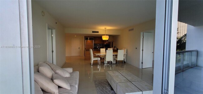 Building Photo - 495 Brickell Ave