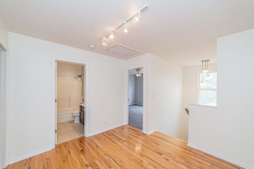 Building Photo - 1060 Ellsworth Dr