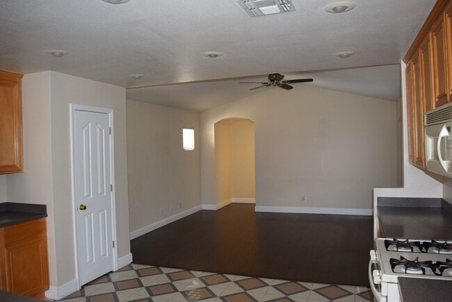 Building Photo - Spacious 5-Bedroom Home for Rent