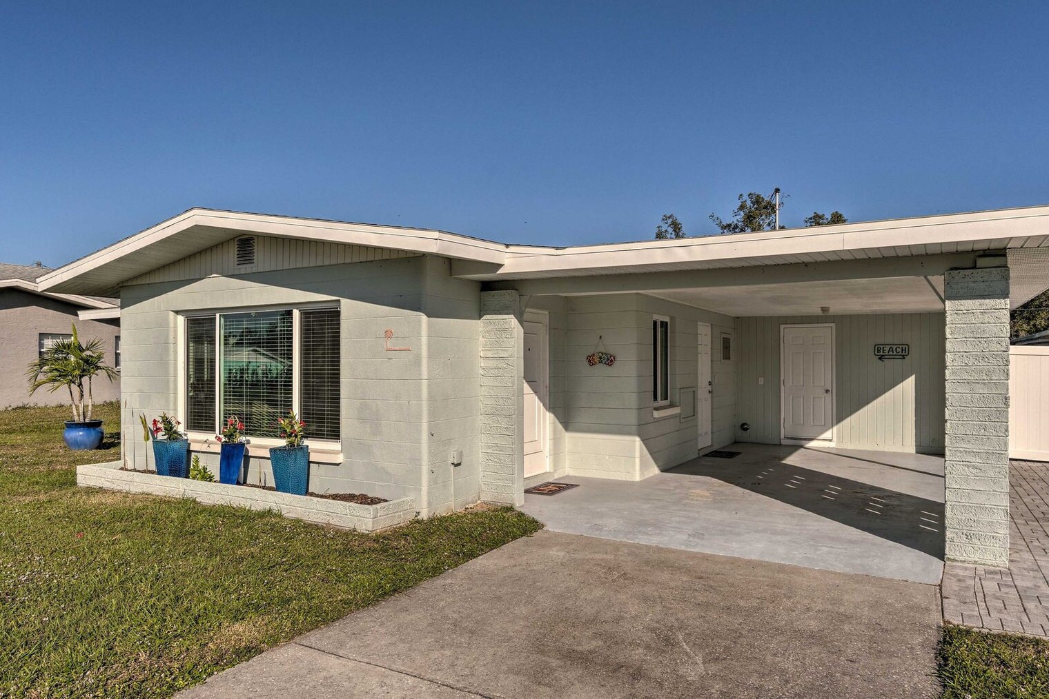 Building Photo - 1017 Pineland Ave
