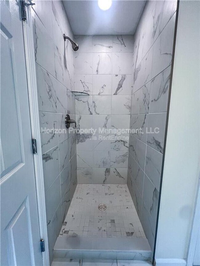 Building Photo - 6590 Old Still Trail