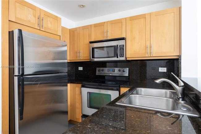 Building Photo - 111 E Flagler St