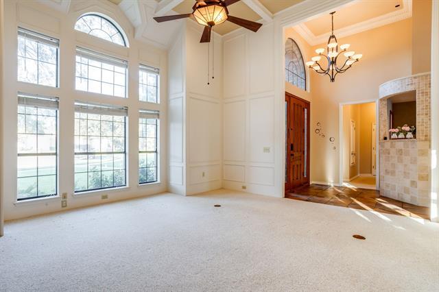 Building Photo - 9812 Canyon Crest Cir