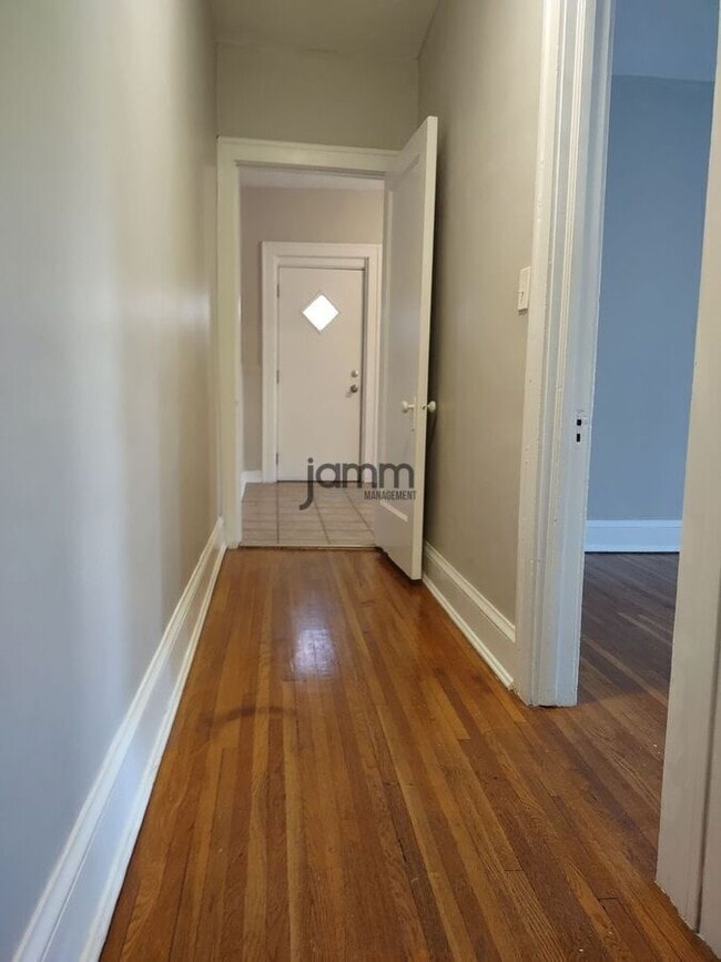 Building Photo - 2773 Hampshire-Unit 10
