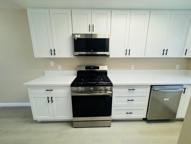 Building Photo - Luxury Living Awaits: Stunning Remodeled C...