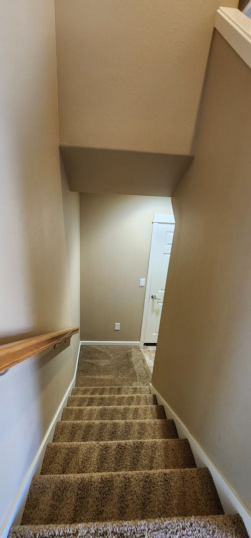 Building Photo - Luxurious Duplex in Corvallis
