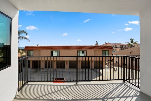 Building Photo - 243 Avenida Montalvo