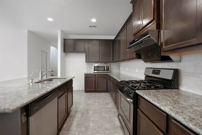 Building Photo - 166 Meadow Grove Dr