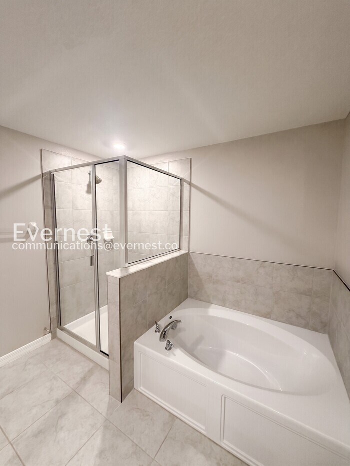 Building Photo - 946 Royal Empress Dr