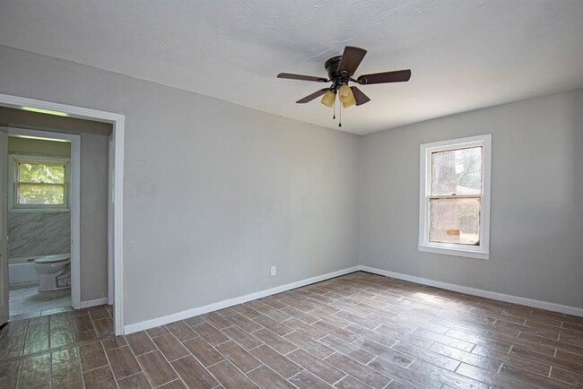 Building Photo - 6725 Bunche Dr