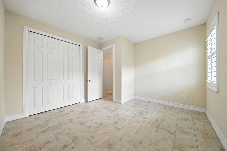 Building Photo - 6060 NW Cullen Way