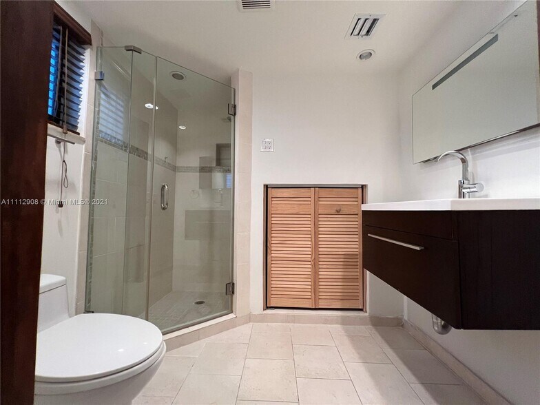 Building Photo - 4145 Pamona Ave