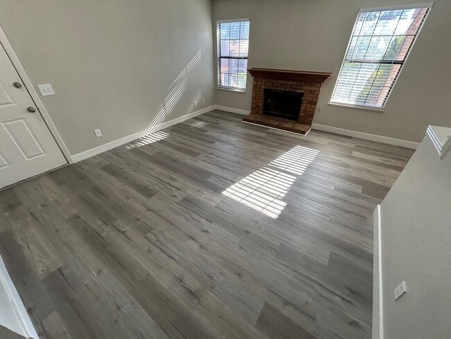 Building Photo - BEAUTIFUL 2 BED 2 BATH SECOND FLOOR CENTRAL LAS VEGAS CONDO