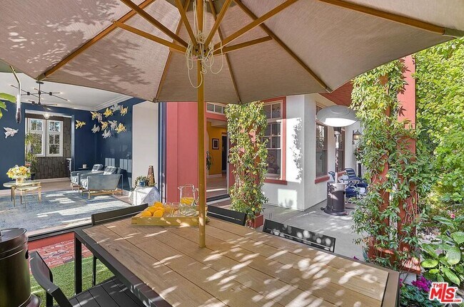 Building Photo - 2584 Bungalow Pl