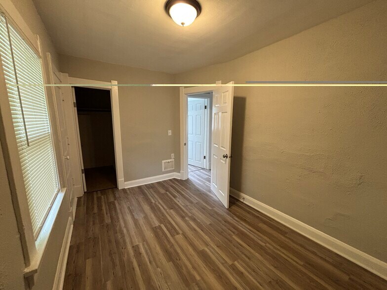 Building Photo - 3524 Leybourn Ave