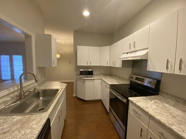 Building Photo - 3 miles to Wrightsville Beach! 1 Block fro...