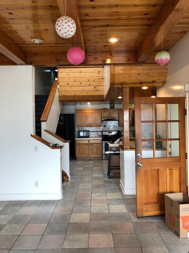 Building Photo - 6573 Del Playa Dr